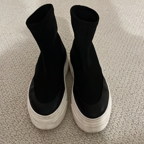 KHAITE ludlow high-top sneakers in black - Picture 3 of 5